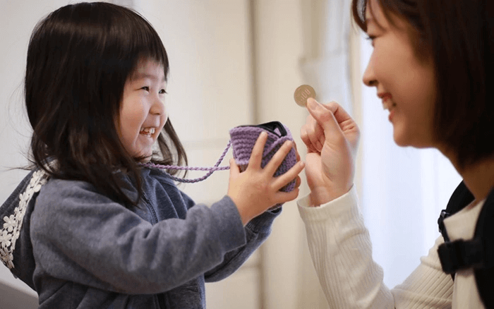 Cho con tiền tiêu vặt có điều kiện. (Ảnh: Sưu tầm Internet)