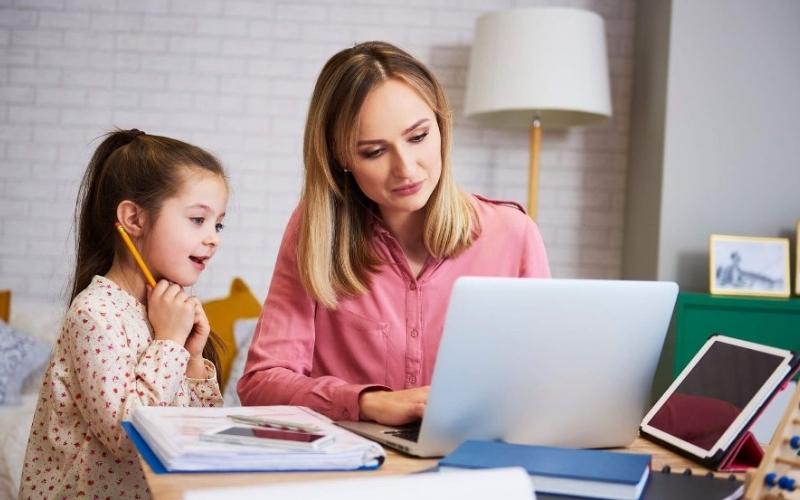 Nên dạy bé hiểu đúng từng vấn đề, không vì trêu trẻ mà đưa ra kiến thức sai. (Ảnh: Sưu tầm Internet)