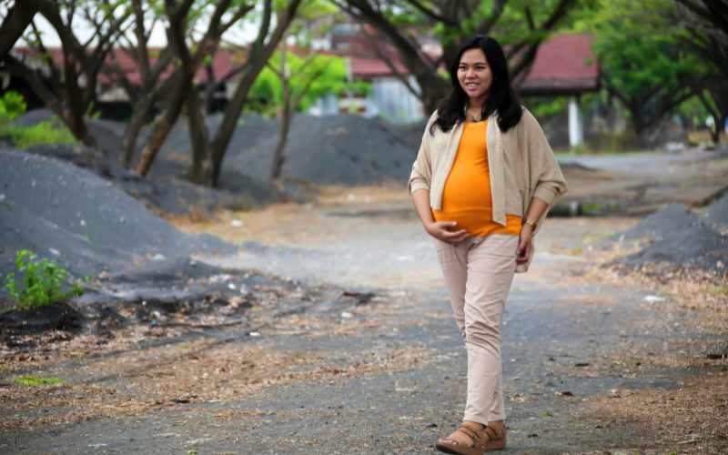 Mẹ bầu 3 tháng thường xuyên đi bộ giúp quá trình sinh nở dễ dàng. (Ảnh: Sưu tầm Internet)