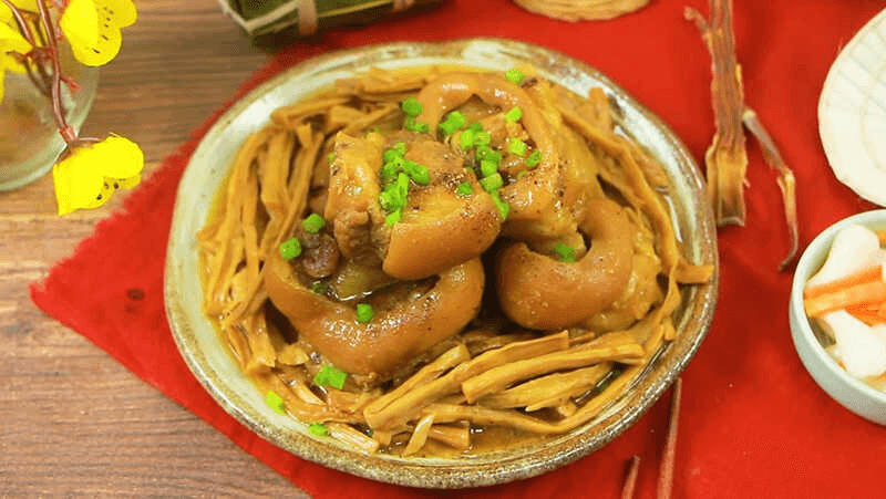 Măng khô hầm chân giò. (Ảnh: Sưu tầm Internet)