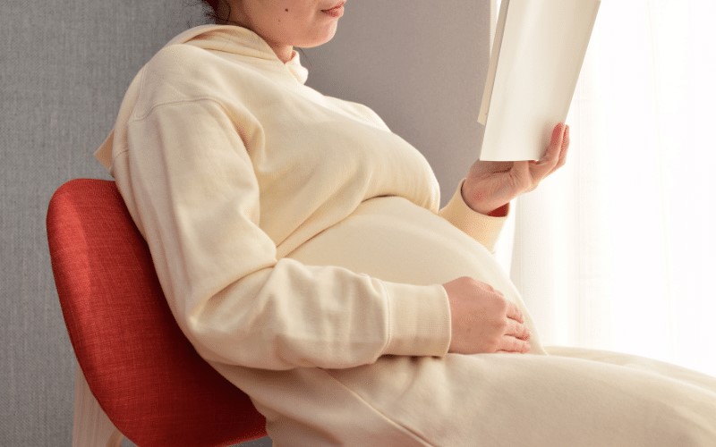 Lưu ý khi đọc sách thai giáo. (Ảnh: Sưu tầm Internet)