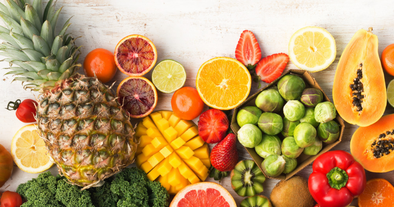 Hàm lượng vitamin C dồi dào trong trái cây giúp mẹ sinh thường mau lành vết thương (Ảnh sưu tầm Internet)