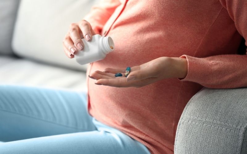 Uống thuốc tùy tiện làm tăng nguy cơ thai nhi bị dị tật. (Ảnh: Sưu tầm Internet)