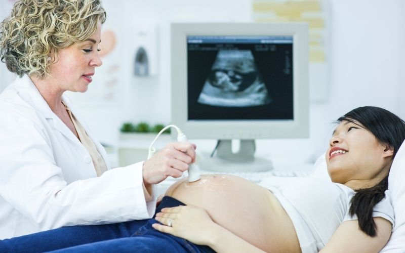 Cần lựa chọn cơ sở khám thai uy tín, chất lượng để xét nghiệm dị tật. (Ảnh: Sưu tầm Internet)