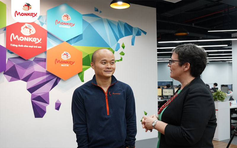 Anh Đào Xuân Hoàng trao đổi cùng đại diện đến từ Đại Sứ Quán Úc