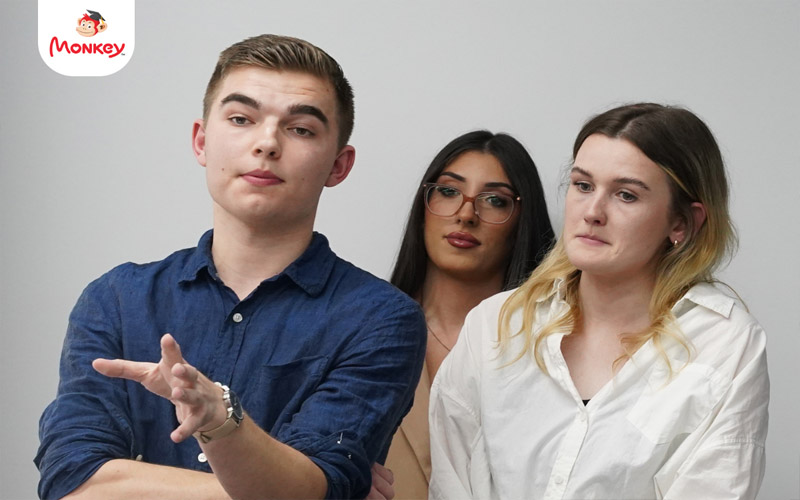 Các bạn sinh viên đặt ra câu hỏi về Monkey Việt Nam