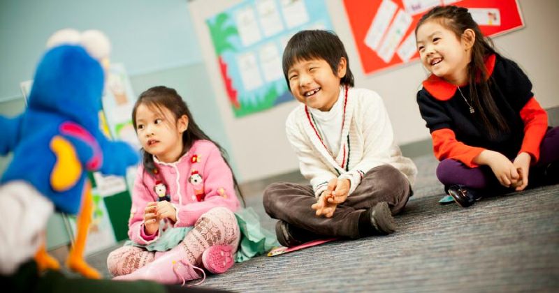 Dạy tiếng anh cho trẻ thông qua trò chơi. (Ảnh: Sưu tầm Internet)