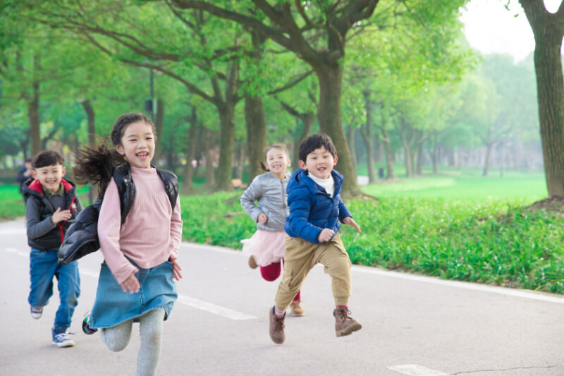 Trẻ ở độ tuổi 3-4 rất hiếu động, yêu thích khám phá. (Ảnh: Sưu tầm Internet)