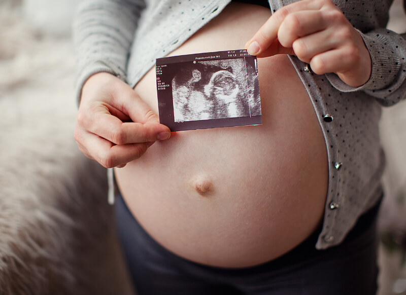 Thai nhi bước sang tháng thứ 6 đặc biệt có sự phát triển về vận động. (Ảnh: Mamamy)