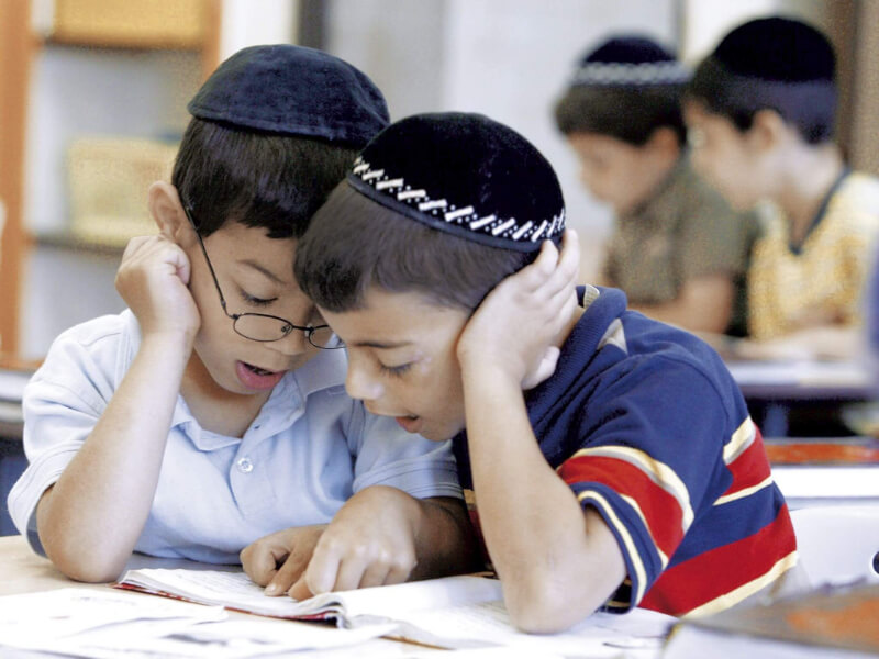 Ba mẹ cũng cần có sự rèn luyện và luyện tập rất nhiều để thành tấm gương sáng. (Ảnh: Sưu tầm Internet)