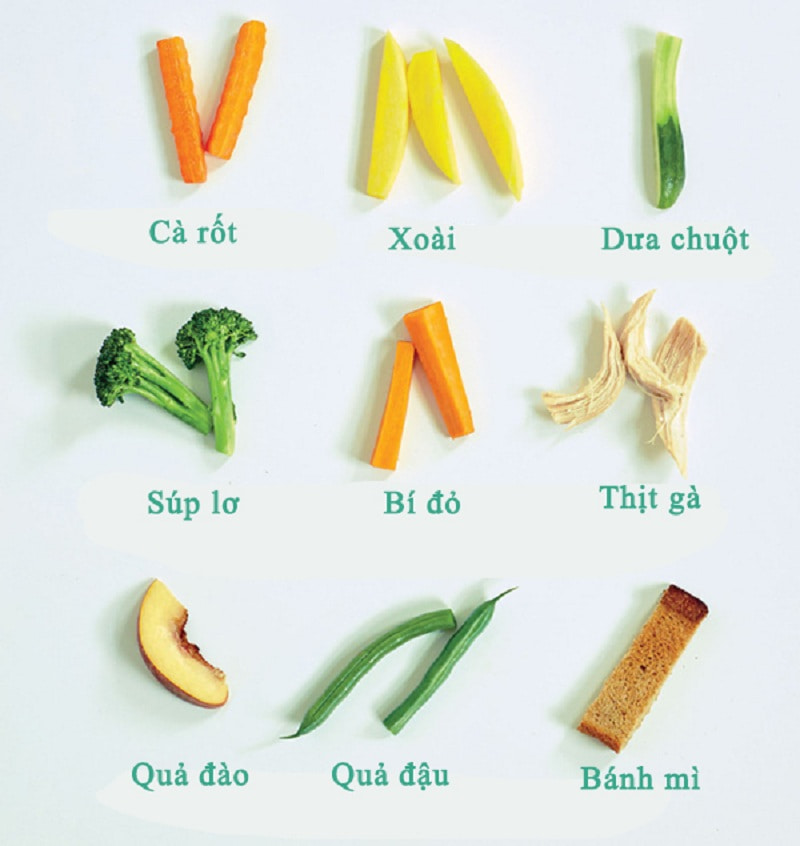Cắt nhỏ thức ăn vừa với tầm tay và miệng của bé. (Ảnh: Sưu tầm Internet)