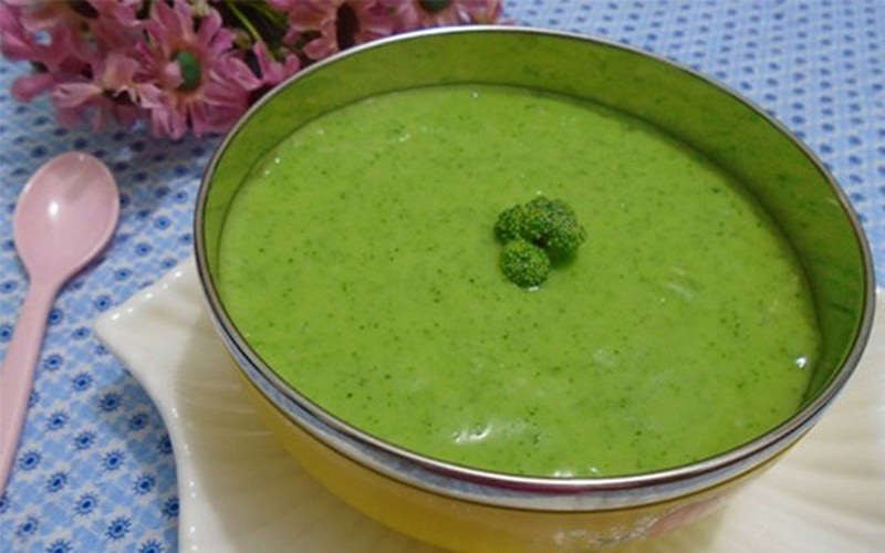 Cháo cải bó xôi là món ăn dặm ngon miệng trẻ 6 tháng. (Ảnh: sưu tầm internet)