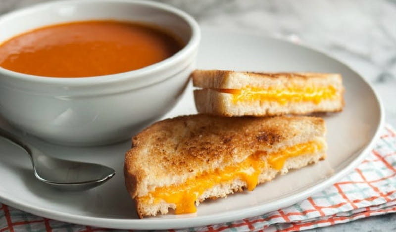 Thêm món Sandwich phô mai trong thực đơn ăn dặm kiểu nhật 9-11 tháng cho bé sẽ giúp bé thích thú hơn. (Ảnh: Sưu tầm Internet)