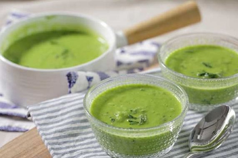 Thức ăn của bé cần được ninh mềm, cắt to khoảng 0.5 cm. (Ảnh: Sưu tầm Internet)