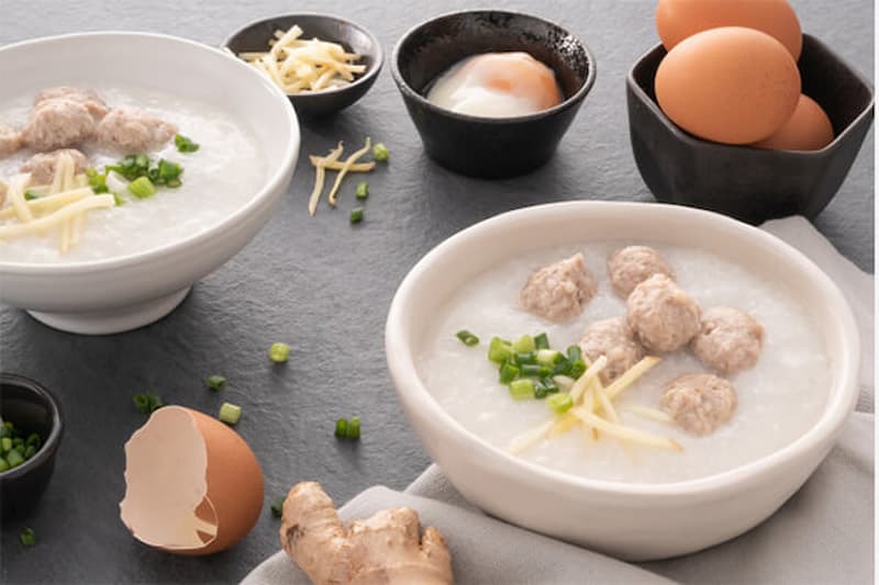 Cách tập cho bé ăn dặm truyền thống theo từng giai đoạn. (Ảnh: sưu tầm internet)