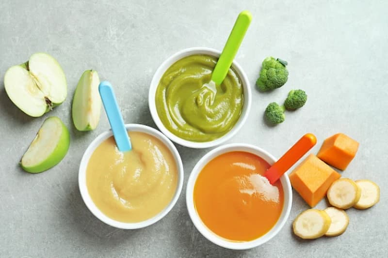 Lưu ý khi cho bé ăn dặm ngày đầu tiên. (Ảnh: sưu tầm internet)