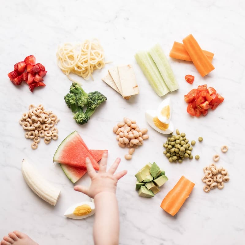 Cho bé ăn dặm ngọt trước ăn dặm mặn sau. (Ảnh: sưu tầm internet)