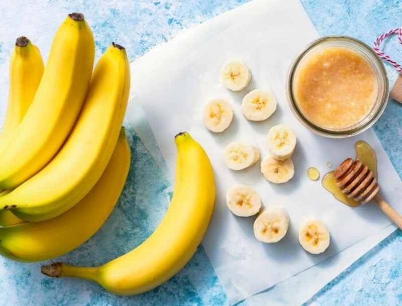 Lưu ý khi cho bé ăn dặm với chuối. (Ảnh: Sưu tầm Internet)