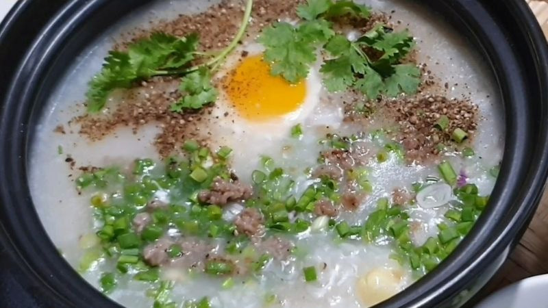 Cháo trứng gà thịt bò nấm hương. (Ảnh: Sưu tầm Internet)