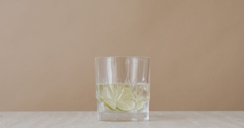 Uống nước lọc rất tốt cho sức khỏe sau sinh (Ảnh: Sưu tầm Internet)