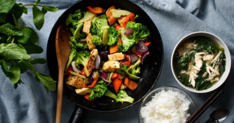 Chia nhỏ bữa ăn giúp ngừa táo sau sinh hiệu quả (Ảnh: Sưu tầm Internet)