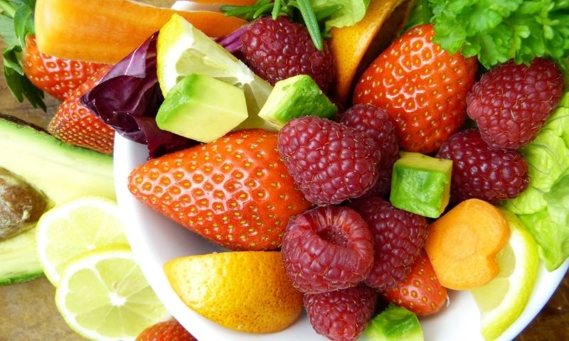 Các loại trái cây như cam, dâu tây, táo,... hỗ trợ giảm cân hiệu quả. (Nguồn: Internet)