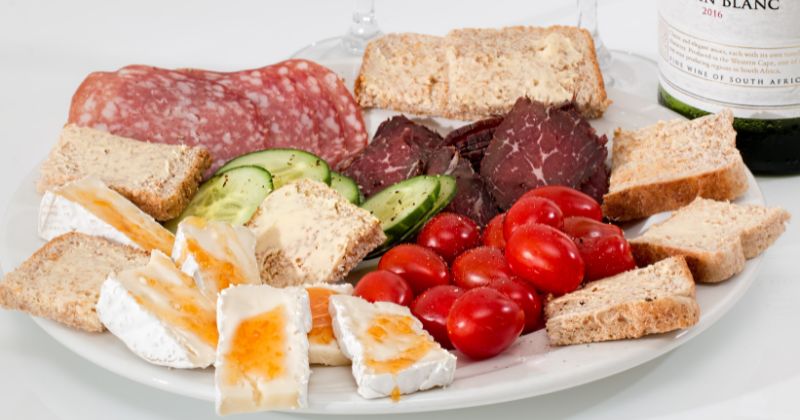 Mẹ sau khi sinh nên ăn các thực phẩm nhiều protein ( Ảnh: Sưu tầm Internet)