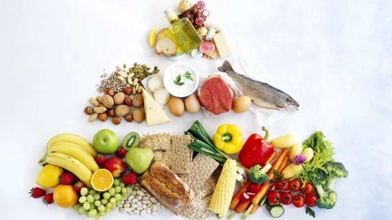 Mẹ bỉm nên đa dạng nhóm thực phẩm ăn sau sinh để giảm cân hiệu quả. (Ảnh: Sưu tầm internet)