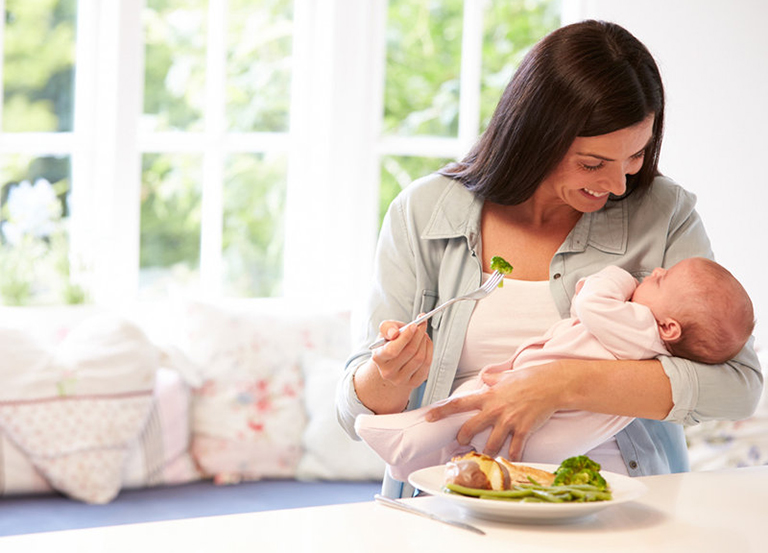 Sau sinh mổ cần chú ý việc ăn uống để giúp vết thương nhanh lành, giảm cân hiệu quả. (Ảnh: Sưu tầm internet)