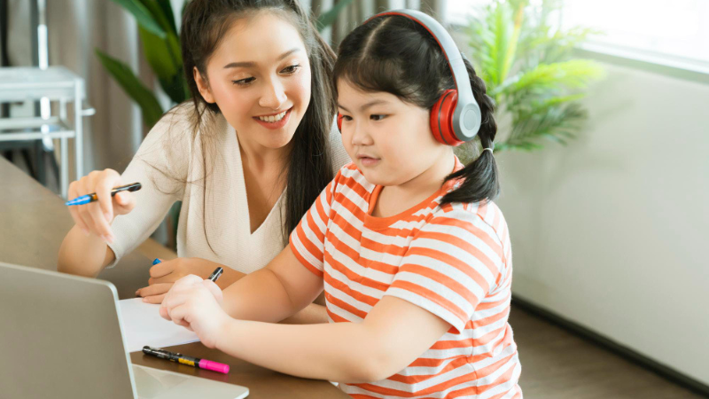 Lựa chọn app học tiếng Anh cho bé phù hợp là một quyết định quan trọng trong hành trình học tập của con. (Ảnh: Sưu tầm Internet)