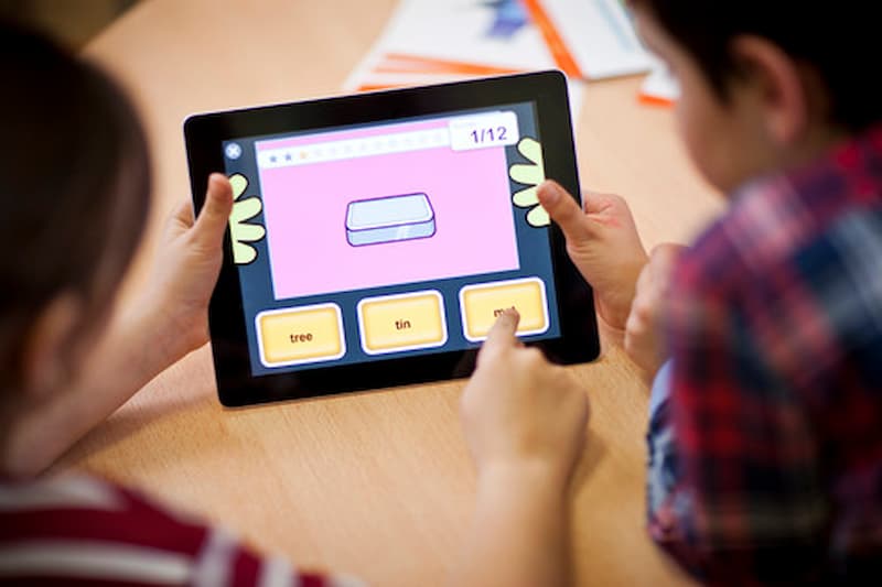 Phụ huynh nên lựa chọn app học tiếng Anh cho trẻ phù hợp, chất lượng. (Ảnh: Sưu tầm internet)