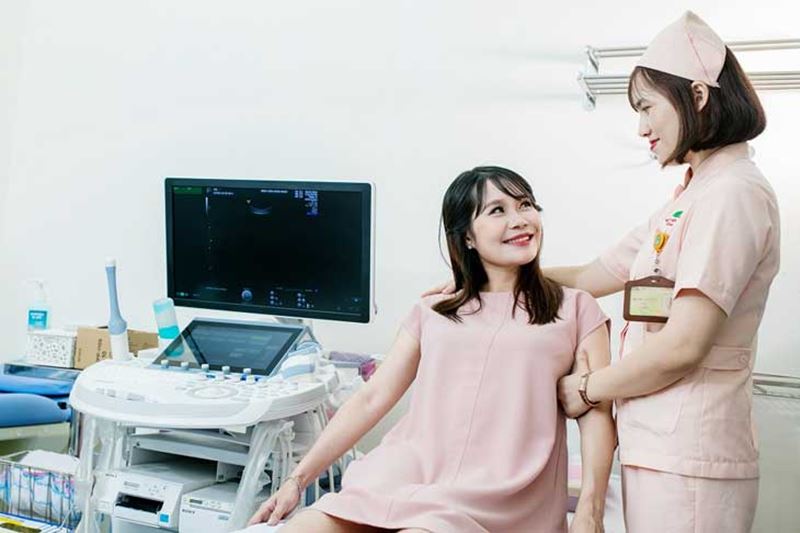 Mẹ bầu nên tham khảo ý kiến bác sĩ trước khi đi bộ. (Ảnh: Internet)