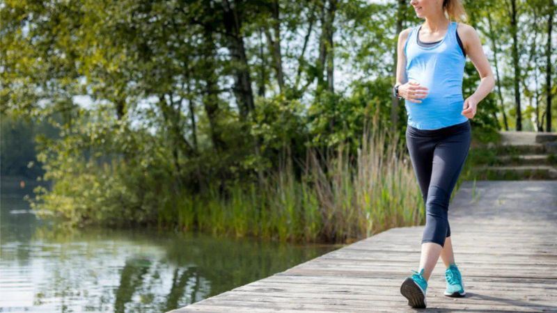 Lợi ích từ thói quen đi bộ khi mang thai. (Ảnh: Internet)