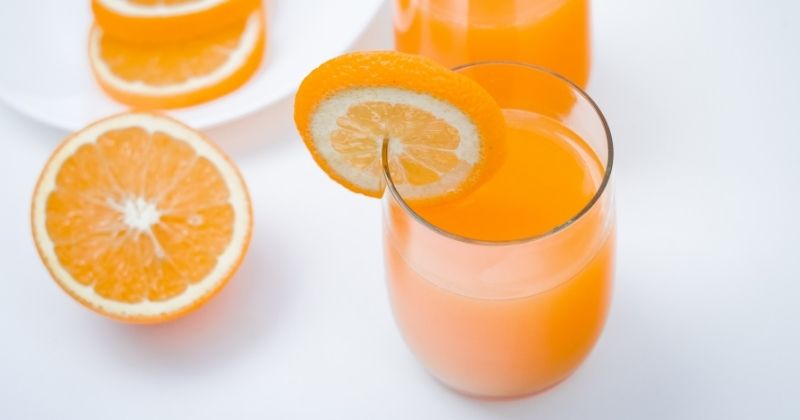 Nước ép cam giúp cơ thể mẹ mau hồi phục, tăng sức đề kháng sau sinh (Ảnh: Sưu tầm Internet)