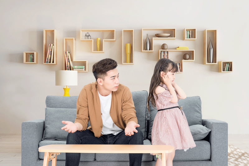 Mỗi trẻ có một tính cách vì thế cha mẹ cần lựa cách dạy con phù hợp. (Ảnh: Lovepik.com)