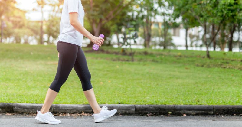 Đi bộ giúp lưu thông tuần hoàn máu não (Ảnh: Sưu tầm Internet)