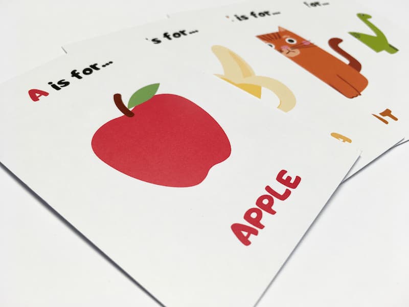 Học từ vựng qua flashcard giúp con dễ tưởng tượng & ghi nhớ. (Ảnh: Internet)