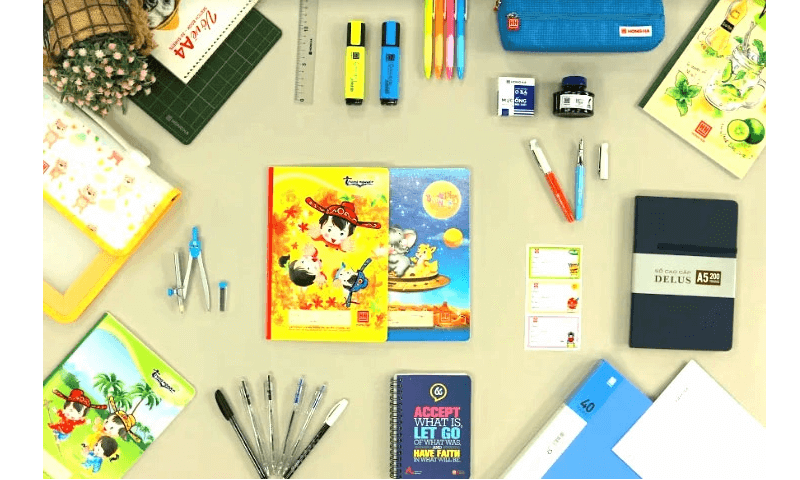 Bố mẹ cần chuẩn bị dụng cụ hỗ trợ bé tập viết đầy đủ. (Ảnh: Sưu tầm internet)