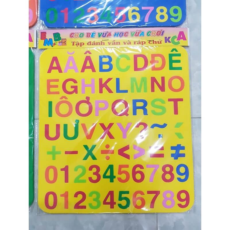 Bảng chữ cái tiếng việt bằng xốp. (Ảnh: Sưu tầm Internet)