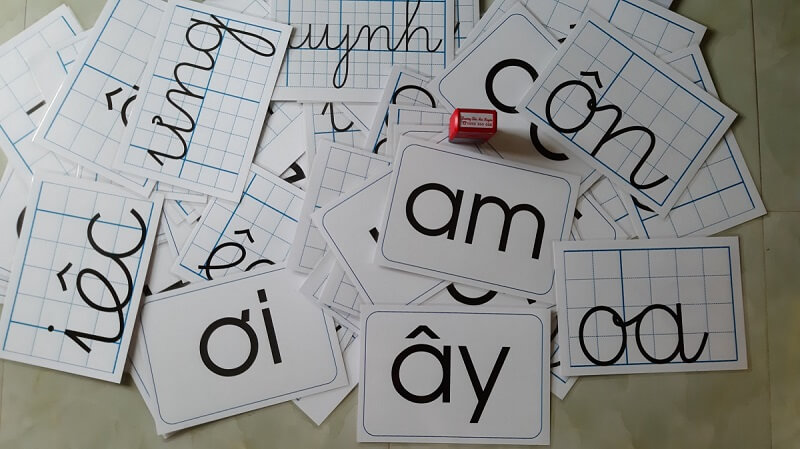 Bố mẹ nên cho bé làm quen với các âm ghép từ dễ đến khó. (Ảnh: Sưu tầm internet)