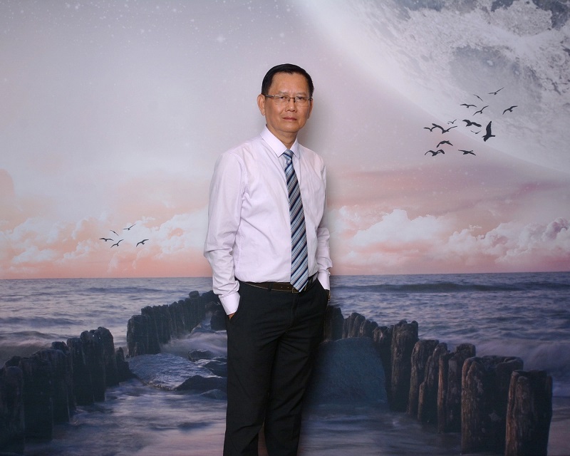 Đồng tác giả - thầy Trần Tư Bình. (Ảnh: Sưu tầm Internet)