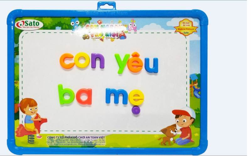Bảng chữ cái hai mặt bằng nhựa kết hợp nam châm phù hợp với trẻ. (Ảnh: Sưu tầm internet)