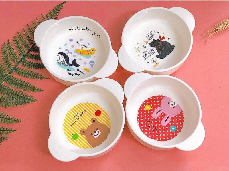 Chọn bát ăn dặm có chất liệu đảm bảo an toàn. (Ảnh: Sưu tầm Internet)