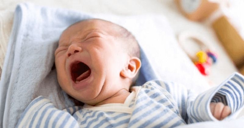 Cho bé làm quen với ánh sáng tự nhiên (Ảnh: Sưu tầm Internet)