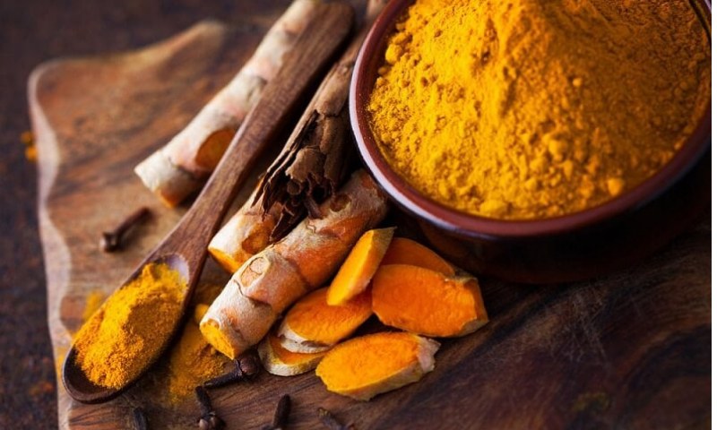 Sử dụng nghệ tươi kết hợp các bài thuốc để đắp lên vết bỏng cấp độ 2 cho bé (Nguồn: Sưu tầm Internet)