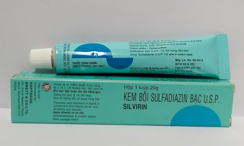 Sử dụng kem trị sẹo Silver Sulfadiazine để trị vết bỏng của trẻ (Nguồn: Sưu tầm internet)