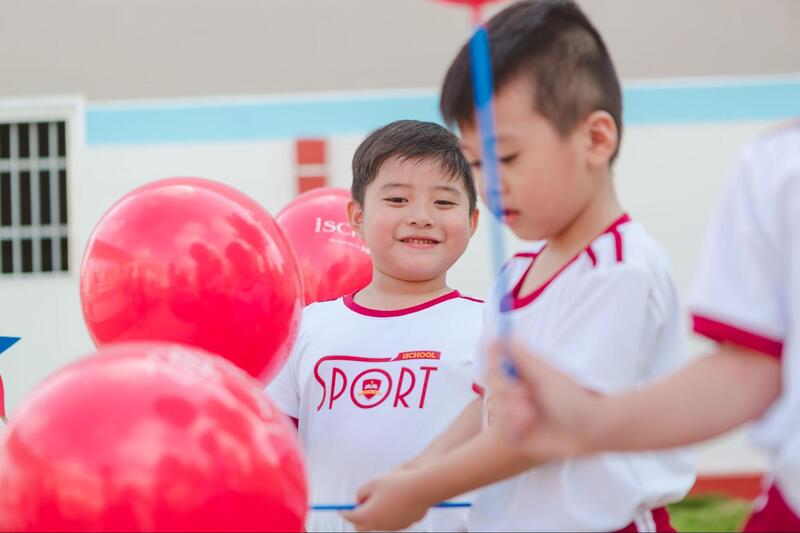 Giáo dục giao tiếp bạn bè cho bé học mẫu giáo 4 tuổi. (Ảnh: Sưu tầm internet)