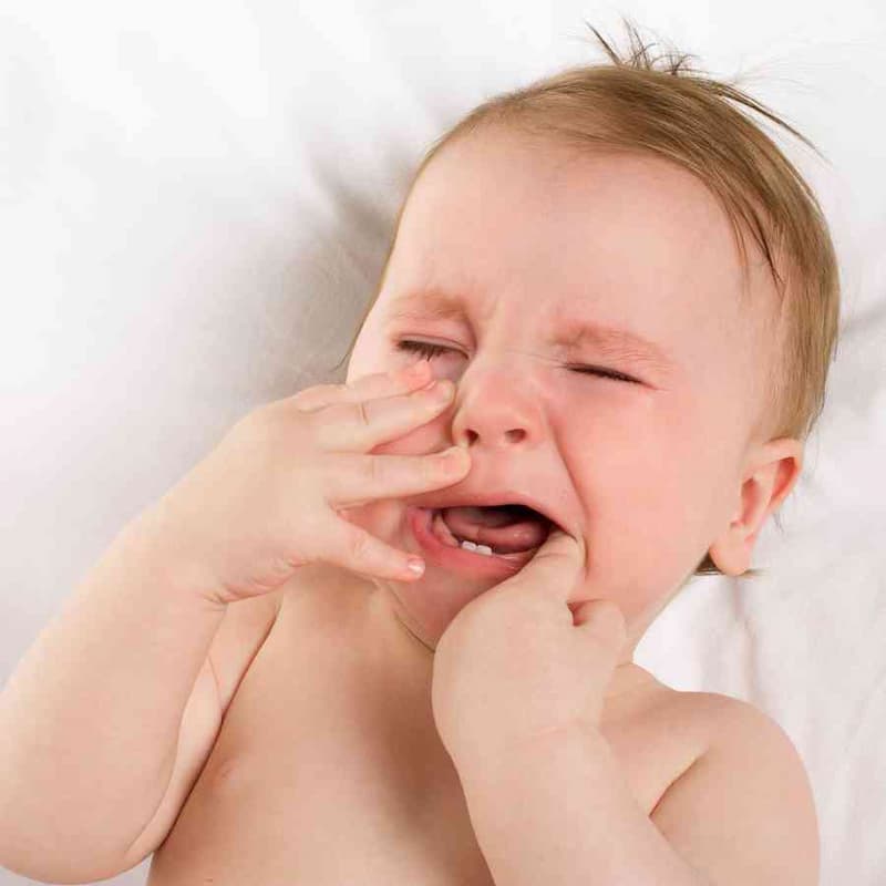 Mẹo giúp con giảm đau khi mọc răng. (Ảnh: sưu tầm internet)