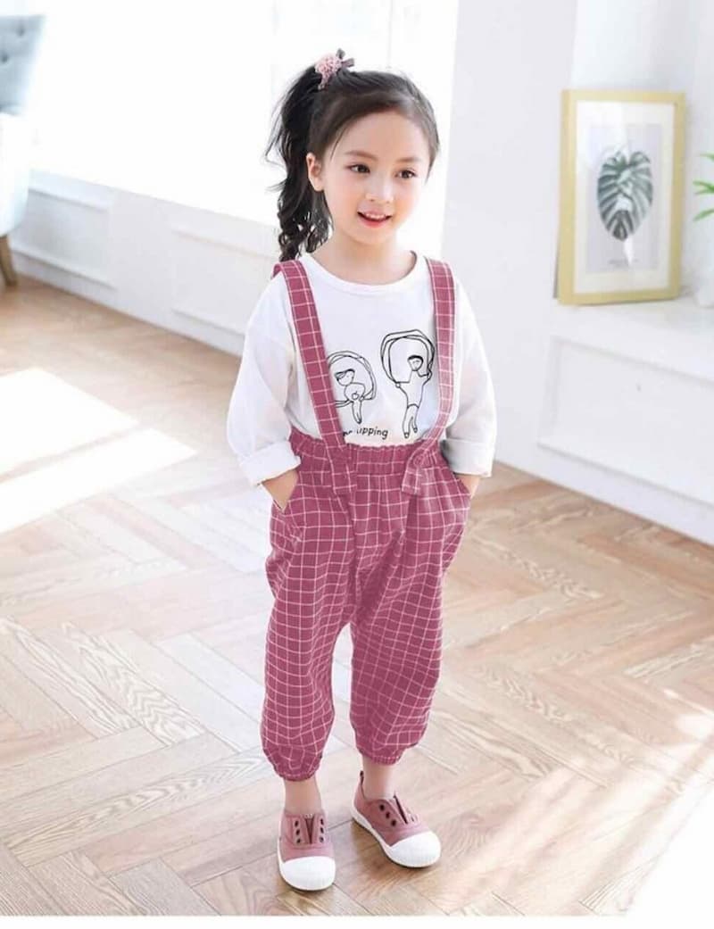 Có rất nhiều trang phục với phong cách, kiểu dáng khác nhau để trẻ diện Tết (Ảnh: Sưu tầm internet)