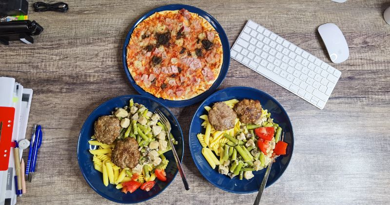 Chế độ dinh dưỡng không đảm bảo khiến sữa mẹ giảm chất lượng. (Ảnh: Sưu tầm Internet)